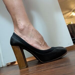 Chloe Vtg Black Leather Pumps Wooden Architectural Heel size 8